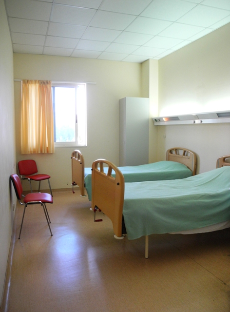 Δωμάτιο νοσοκομείου με 2 κρεβάτια